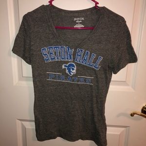SETON HALL V-NECK TEE